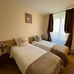 Tipi Hotel 2*
